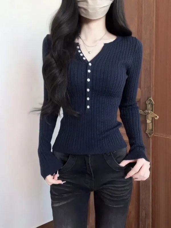 Облегающий корейский вязаный топ с V-образным вырезом на пуговицах для женщин, весенняя новинка, универсальный базовый слой
Облегающий корейский вязаный топ с V-образным вырезом на пуговицах для женщин, весенняя новинка, универсальный базовый слой