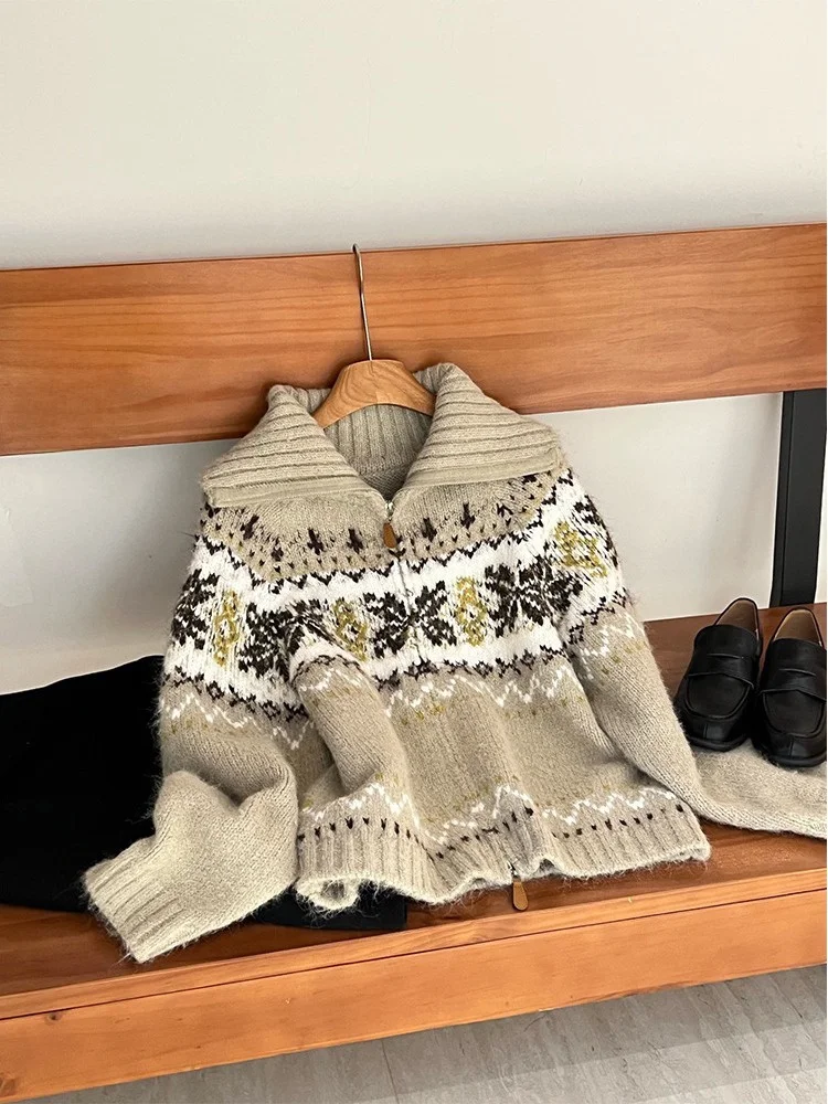 Limited Time 83 Autumn Winter Fair Isle Knit Double Zipper Large Collar Long Sleeve Open Cardigan Women's Loose Fit Warmth Sw...
Limited Time 83 Autumn Winter Fair Isle Knit Double Zipper Large Collar Long Sleeve Open Cardigan Women's Loose Fit Warmth Sw...