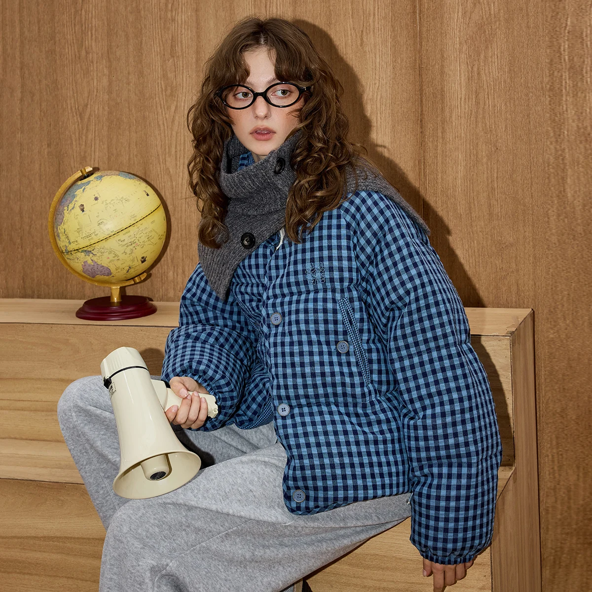 2025 женская куртка-пуховик с воротником-стойкой, клетчатый узор, 90% белое пальто на утином пуху, теплое зимнее пальто большого размера, уличная одежда Y2K
2025 женская куртка-пуховик с воротником-стойкой, клетчатый узор, 90% белое пальто на утином пуху, теплое зимнее пальто большого размера, уличная одежда Y2K