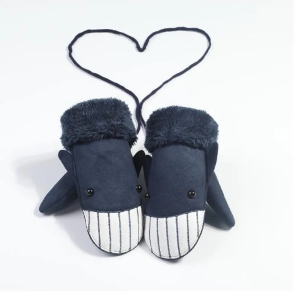 New baby gloves autumn and winter warm outdoor kids gloves boy girl finger hanging neck with velvet thickened suede cartoon cute
New baby gloves autumn and winter warm outdoor kids gloves boy girl finger hanging neck with velvet thickened suede cartoon cute