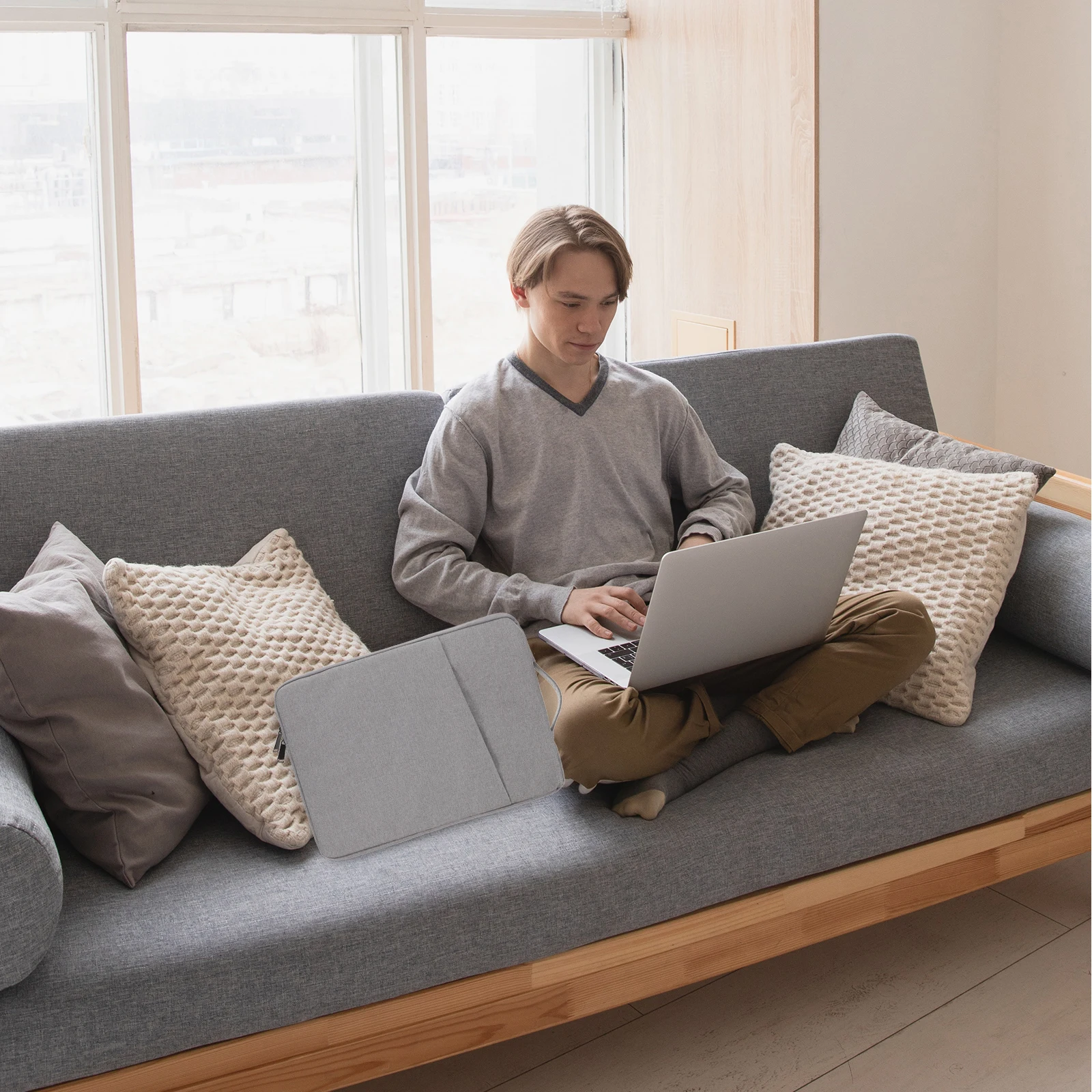 Premium Polyester Laptop Sleeve 15.6 Inch Travel Laptop Bag Portable Lightweight Tablet Carrier With Zipper Outdoor Business Use 
Premium Polyester Laptop Sleeve 15.6 Inch Travel Laptop Bag Portable Lightweight Tablet Carrier With Zipper Outdoor Business Use