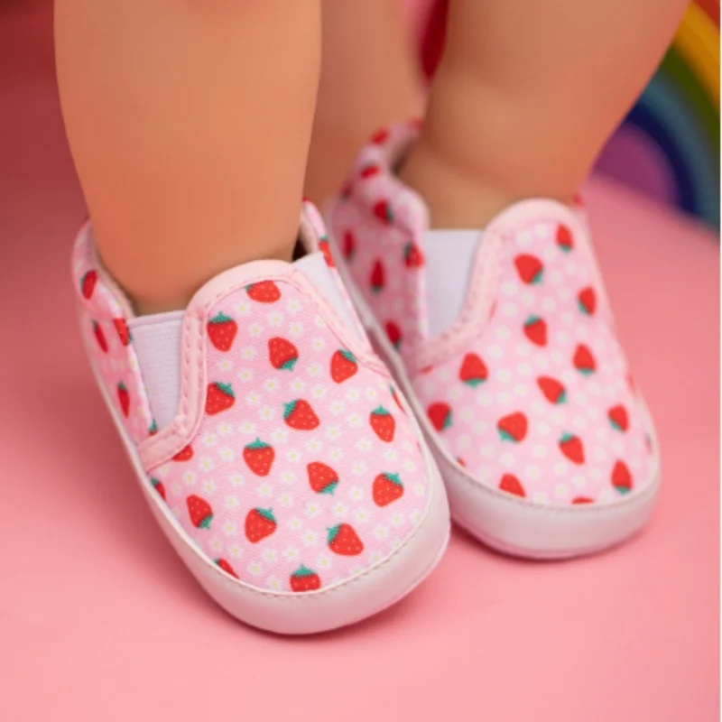 Spring and Autumn New Baby Walking Shoes 0-18M Comfortable Soft Bottom Baby Strawberry Love Printed Canvas Shoes
Spring and Autumn New Baby Walking Shoes 0-18M Comfortable Soft Bottom Baby Strawberry Love Printed Canvas Shoes