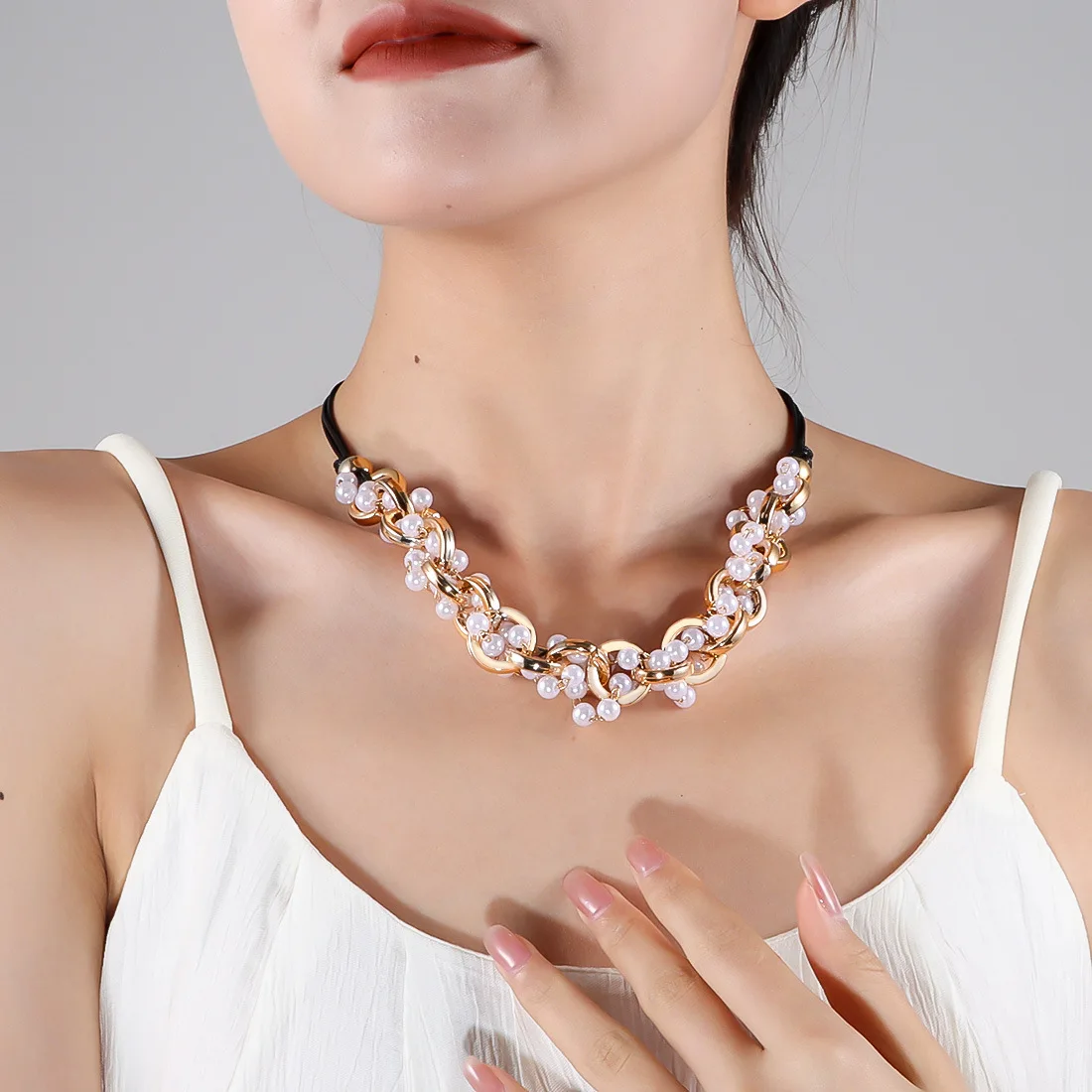 DIY accessories European and American versatile niche design collarbone chain female, black rope pearl winding fashion metal nec
DIY accessories European and American versatile niche design collarbone chain female, black rope pearl winding fashion metal nec