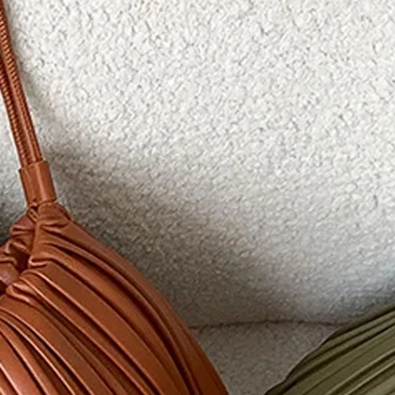 PU Leather Small Square Crossbody Bags for Women 2026 New Fashion Pleated Versatile Phone Shoulder Bag Korean Luxury Handbags
PU Leather Small Square Crossbody Bags for Women 2026 New Fashion Pleated Versatile Phone Shoulder Bag Korean Luxury Handbags