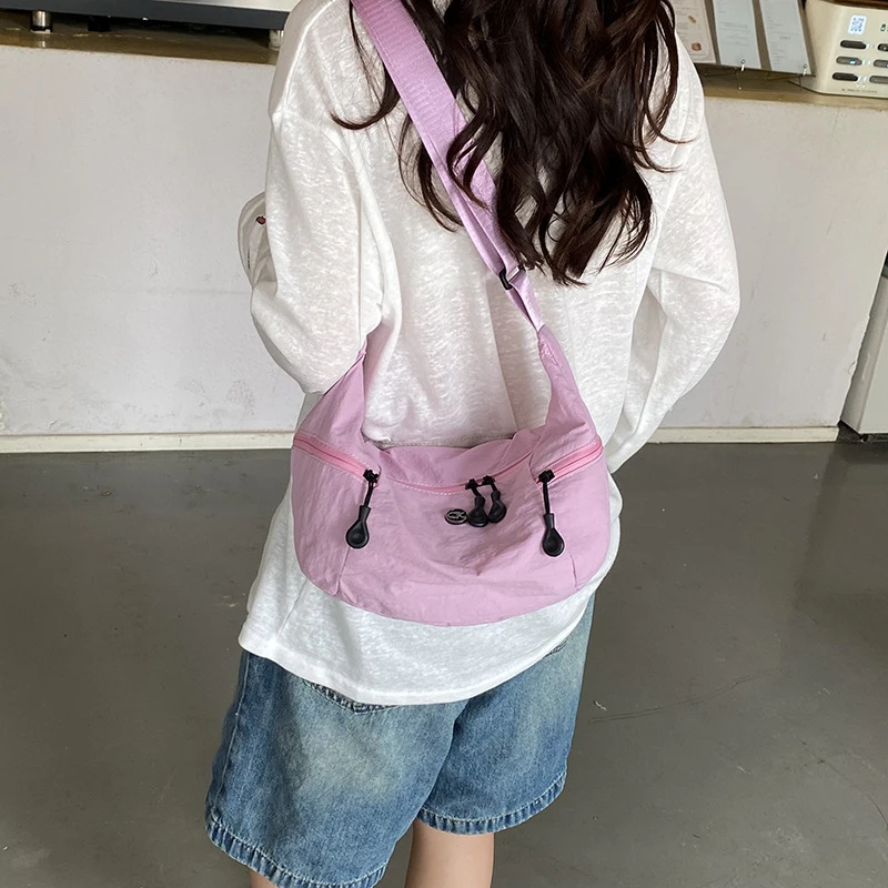Women's Large Capacity Japanese Style Minimalist Solid Color Commuter Crossbody Bag Lightweight Versatile Design Dumpling Bag
Women's Large Capacity Japanese Style Minimalist Solid Color Commuter Crossbody Bag Lightweight Versatile Design Dumpling Bag
