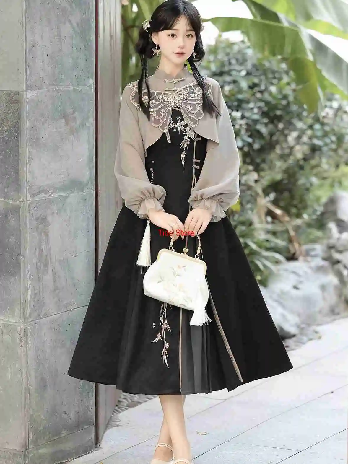 Butterfly Ember Hanfu Chinese Style New Chinese Modified Han Element Women's Butterfly Embroidery Cloud Shoulder Strap Dress
Butterfly Ember Hanfu Chinese Style New Chinese Modified Han Element Women's Butterfly Embroidery Cloud Shoulder Strap Dress