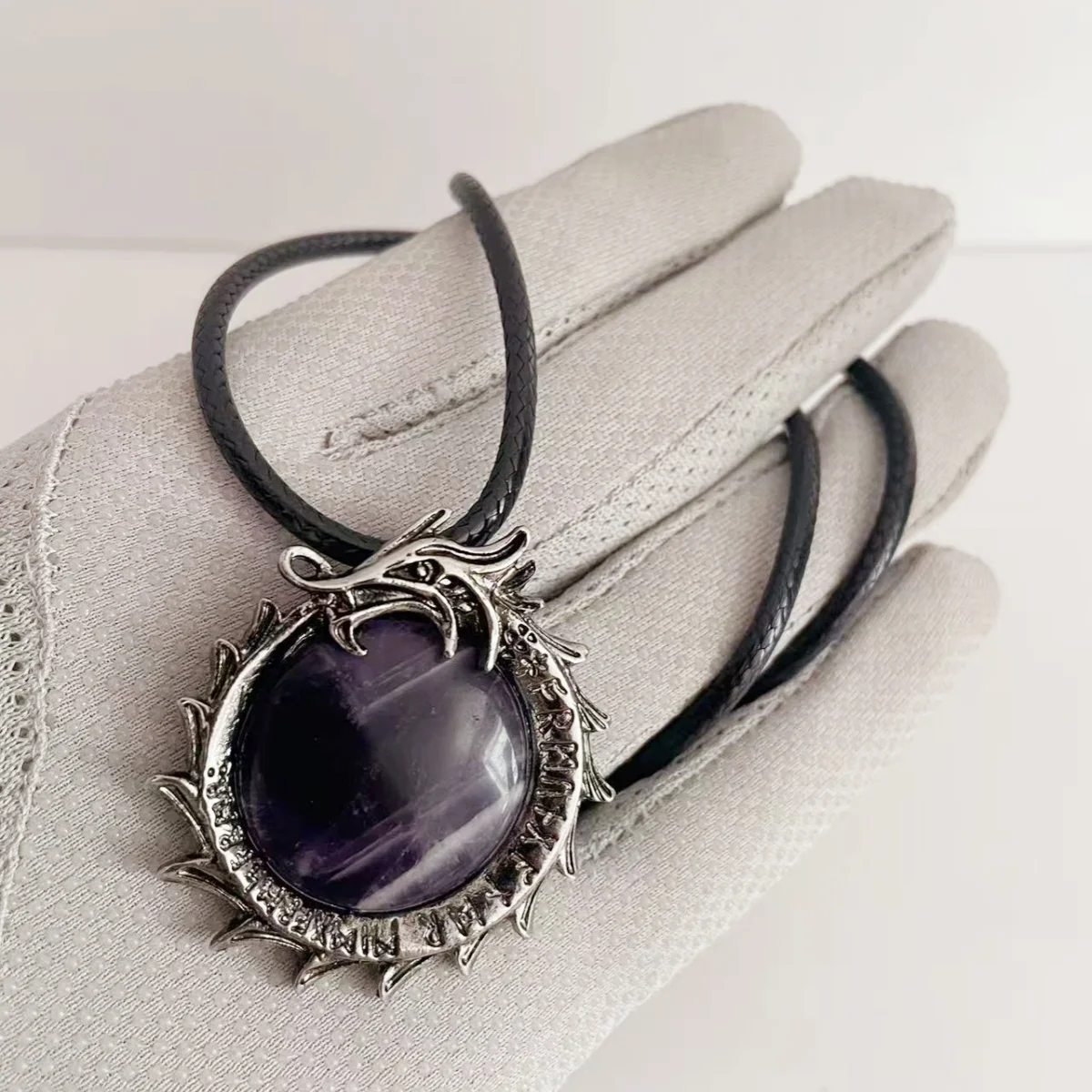 MITTO FASHION JEWELRIES AND ACCESSORIES VIKING RUNES DRAGON NATURAL STONE VINTAGE NECKLACE
MITTO FASHION JEWELRIES AND ACCESSORIES VIKING RUNES DRAGON NATURAL STONE VINTAGE NECKLACE