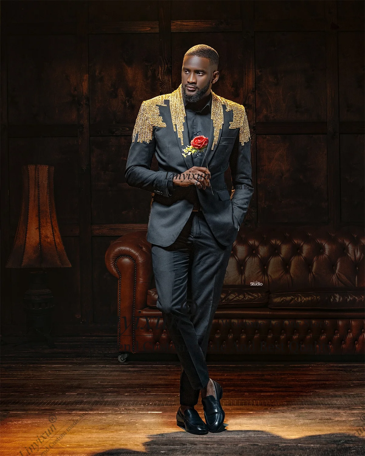 Luxury Metal Embellished Men Suit Customized Shawl Lapel Groom Tuxedo Wedding 3 Pieces Sets Terno Male Blazers ropa hombre
Luxury Metal Embellished Men Suit Customized Shawl Lapel Groom Tuxedo Wedding 3 Pieces Sets Terno Male Blazers ropa hombre