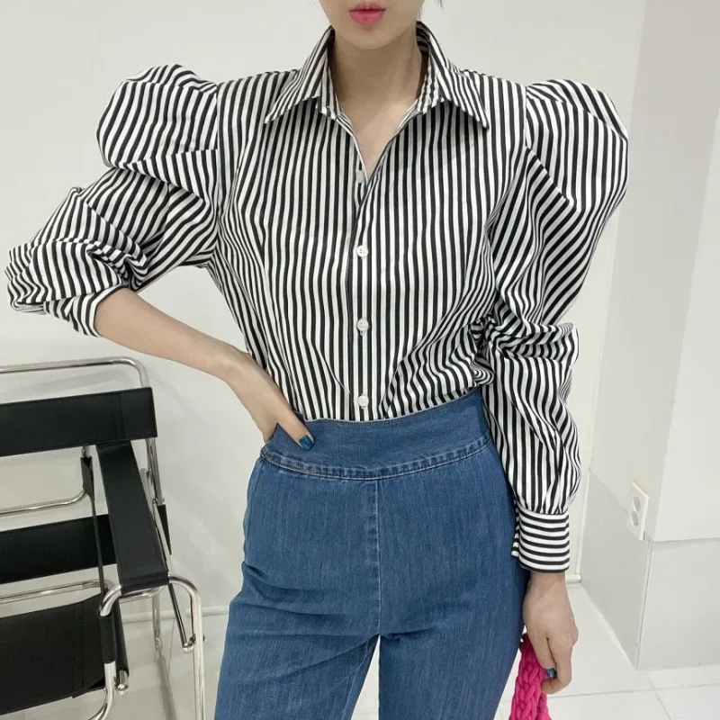 2025 Autumn New Style Korean Chic Bubble Sleeve Striped Shirt Womens Blouse French Fashion Temperament Long Sleeve Casual Tops 
2025 Autumn New Style Korean Chic Bubble Sleeve Striped Shirt Womens Blouse French Fashion Temperament Long Sleeve Casual Tops