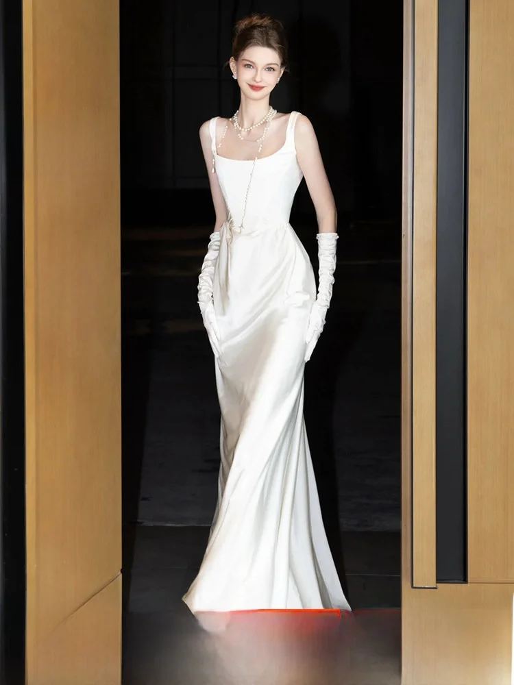 White Simple Bridal Dr Wedding Gown with Sa oulder Strap Outdoor Ceremony Engagement Par Soft Satin Fabric
White Simple Bridal Dr Wedding Gown with Sa oulder Strap Outdoor Ceremony Engagement Par Soft Satin Fabric