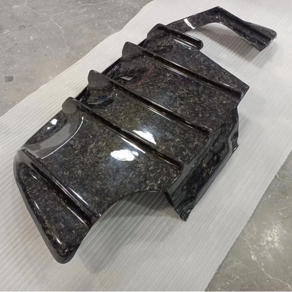 Suitable for, Mazda RX-7 FD3S rear baseplate rear guard, rear spoiler resin fiber products
Suitable for, Mazda RX-7 FD3S rear baseplate rear guard, rear spoiler resin fiber products
