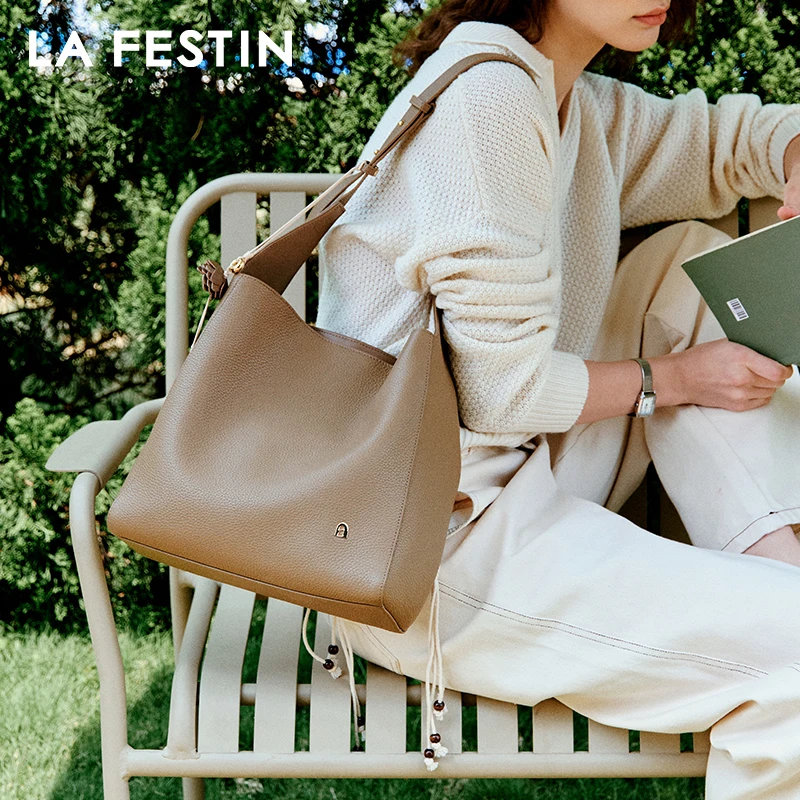 LA FESTIN Original 2025 New Leather Shoulder Bag Tote Bag for Women Fashion Bucket Bag Luxury brand Large Capacity Crossbody Bag
LA FESTIN Original 2025 New Leather Shoulder Bag Tote Bag for Women Fashion Bucket Bag Luxury brand Large Capacity Crossbody Bag