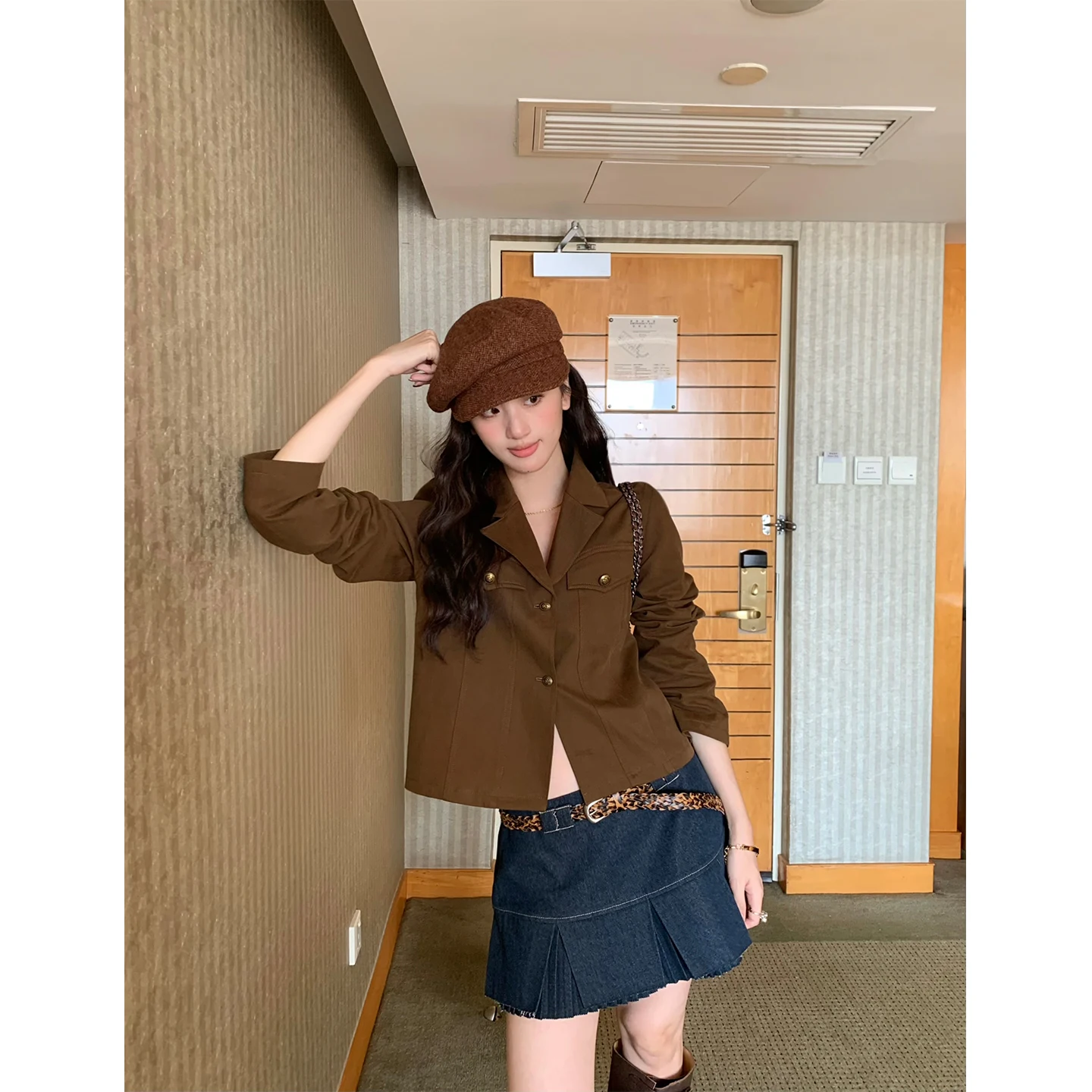 Soolrok Vintage Turn-down Collar ort Jaet Coffee Color oulder-length Coat Lady's Busin Sle Slim Fit Long Sve
Soolrok Vintage Turn-down Collar ort Jaet Coffee Color oulder-length Coat Lady's Busin Sle Slim Fit Long Sve