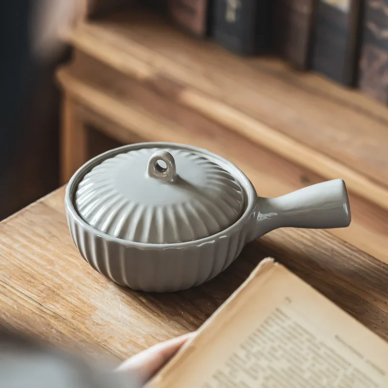 Japanese Style Household Ceramic Single Handle Bowl with Lid Breakfast Yogurt Bowl Cute Dessert Embossed Pasta Bowl
Japanese Style Household Ceramic Single Handle Bowl with Lid Breakfast Yogurt Bowl Cute Dessert Embossed Pasta Bowl