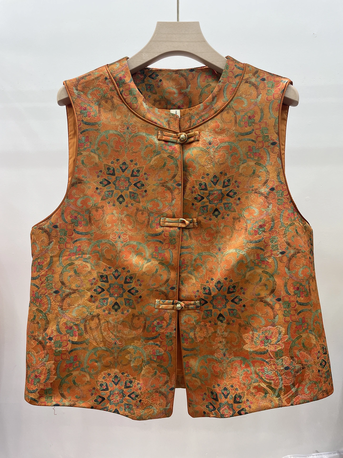 New Chinese Sle Women's Vest Svel round Ne Embroidered Button up Traditional Faion Top Quali Polyester Material
New Chinese Sle Women's Vest Svel round Ne Embroidered Button up Traditional Faion Top Quali Polyester Material