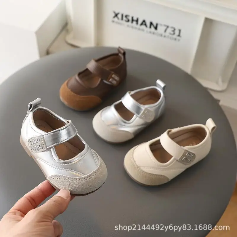 Повседневная обувь Kawaii, детская обувь для малышей, нескользящая мягкая подошва для младенцев, мальчиков и девочек, весенняя новая модная дышащая обувь
Повседневная обувь Kawaii, детская обувь для малышей, нескользящая мягкая подошва для младенцев, мальчиков и девочек, весенняя новая модная дышащая обувь