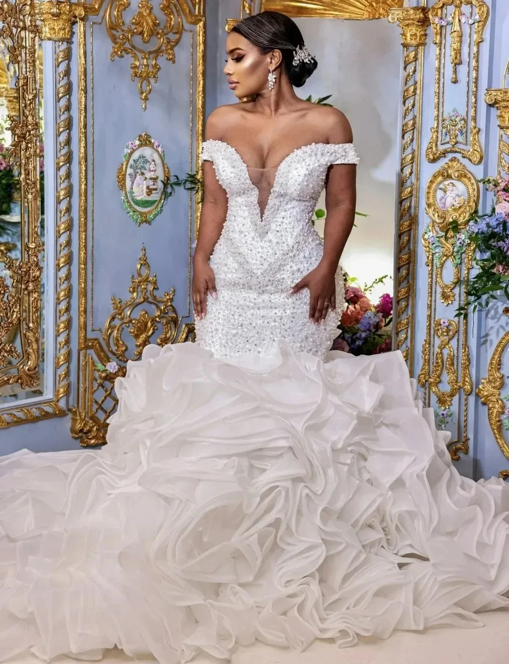 Customized Off The Shoulder Shinny Beads Sequins Wedding Dress Robe De Mariée African Organza Cascading Ruffles Bridal Gown
Customized Off The Shoulder Shinny Beads Sequins Wedding Dress Robe De Mariée African Organza Cascading Ruffles Bridal Gown