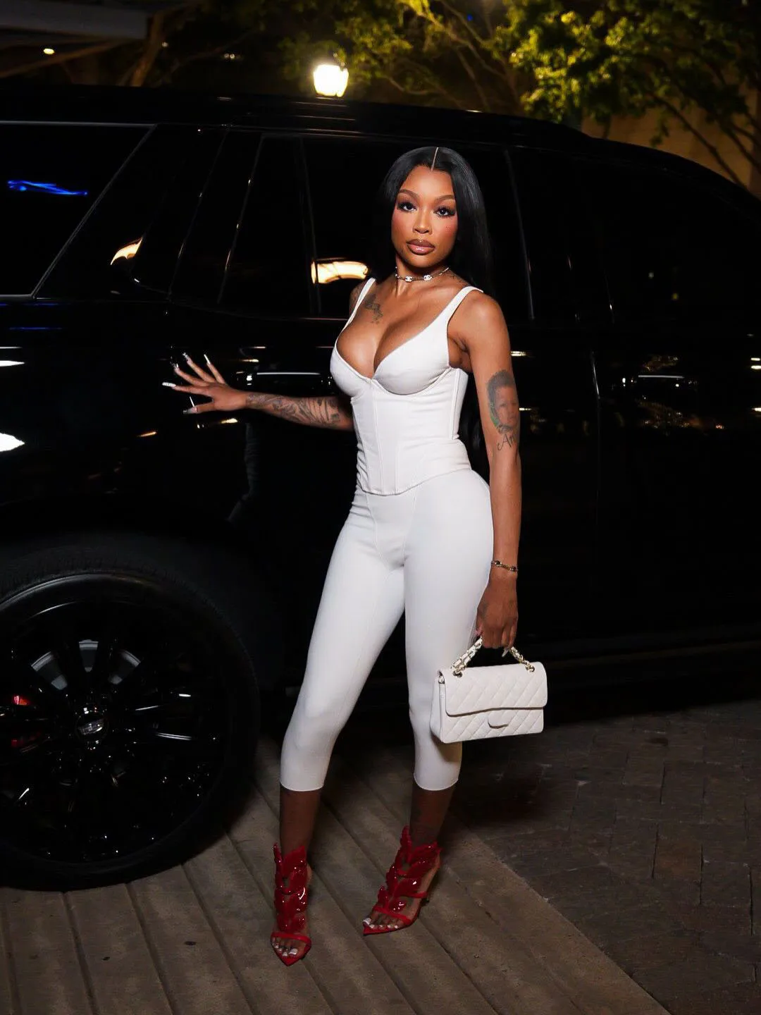 STYLISH LADY White Corset Tank Top and Capri Pants Two Piece Outfit 2026 Summer Women Club Sporty Slim Bodycon Matching Set
STYLISH LADY White Corset Tank Top and Capri Pants Two Piece Outfit 2026 Summer Women Club Sporty Slim Bodycon Matching Set