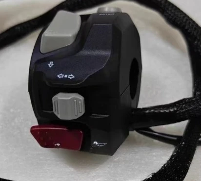 Suitable for 24 types of Sai 550S left and right switch QJ500GS-7A handlebar headlight horn turn signal switch button
Suitable for 24 types of Sai 550S left and right switch QJ500GS-7A handlebar headlight horn turn signal switch button