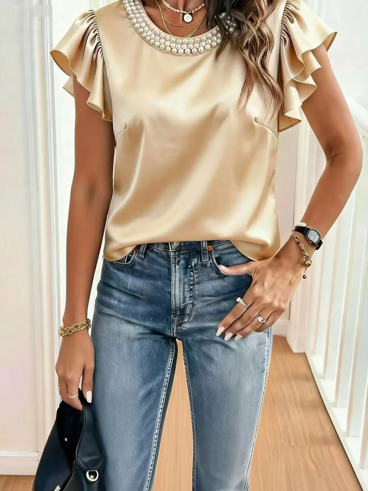 Women's Chiffon Shirt Summer New Elegant Gorgeous Style Solid Color Pearl Decoration Round Neck Silk Flying Sleeve Chiffon Shirt
Women's Chiffon Shirt Summer New Elegant Gorgeous Style Solid Color Pearl Decoration Round Neck Silk Flying Sleeve Chiffon Shirt