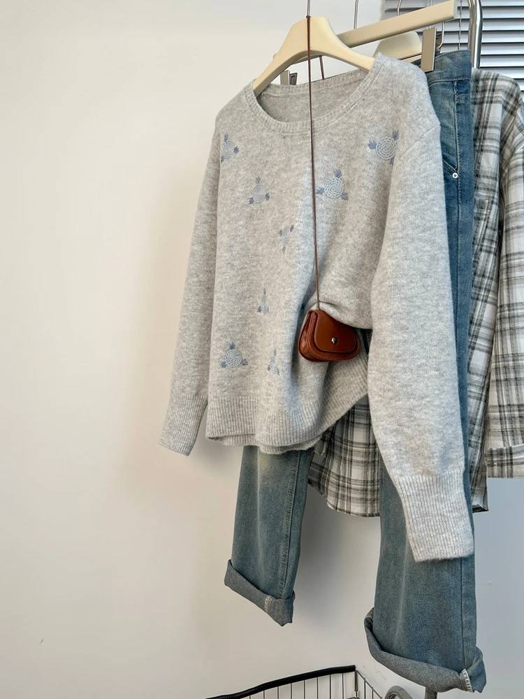 Korean Sle Lazy Heavy Embroidery Knitted Sweater Women's Autumn Winter Large Size Loose Slimming Young Looking Top
Korean Sle Lazy Heavy Embroidery Knitted Sweater Women's Autumn Winter Large Size Loose Slimming Young Looking Top