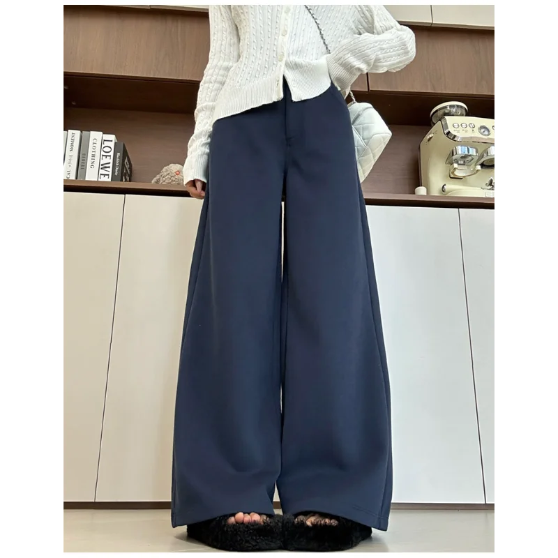 Новые женские свободные брюки с высокой талией, облегающие, мягкие, приятные для кожи, широкие брюки, драпированные, длиной до пола, повседневные брюки, весенне-осенний стиль
Новые женские свободные брюки с высокой талией, облегающие, мягкие, приятные для кожи, широкие брюки, драпированные, длиной до пола, повседневные брюки, весенне-осенний стиль