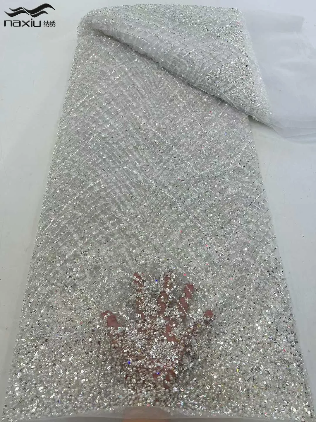 Высококачественное французское кружево Madison White 2026 с вышивкой, пайетками и бисером, нигерийское африканское кружево для свадебных нарядов жениха
Высококачественное французское кружево Madison White 2026 с вышивкой, пайетками и бисером, нигерийское африканское кружево для свадебных нарядов жениха