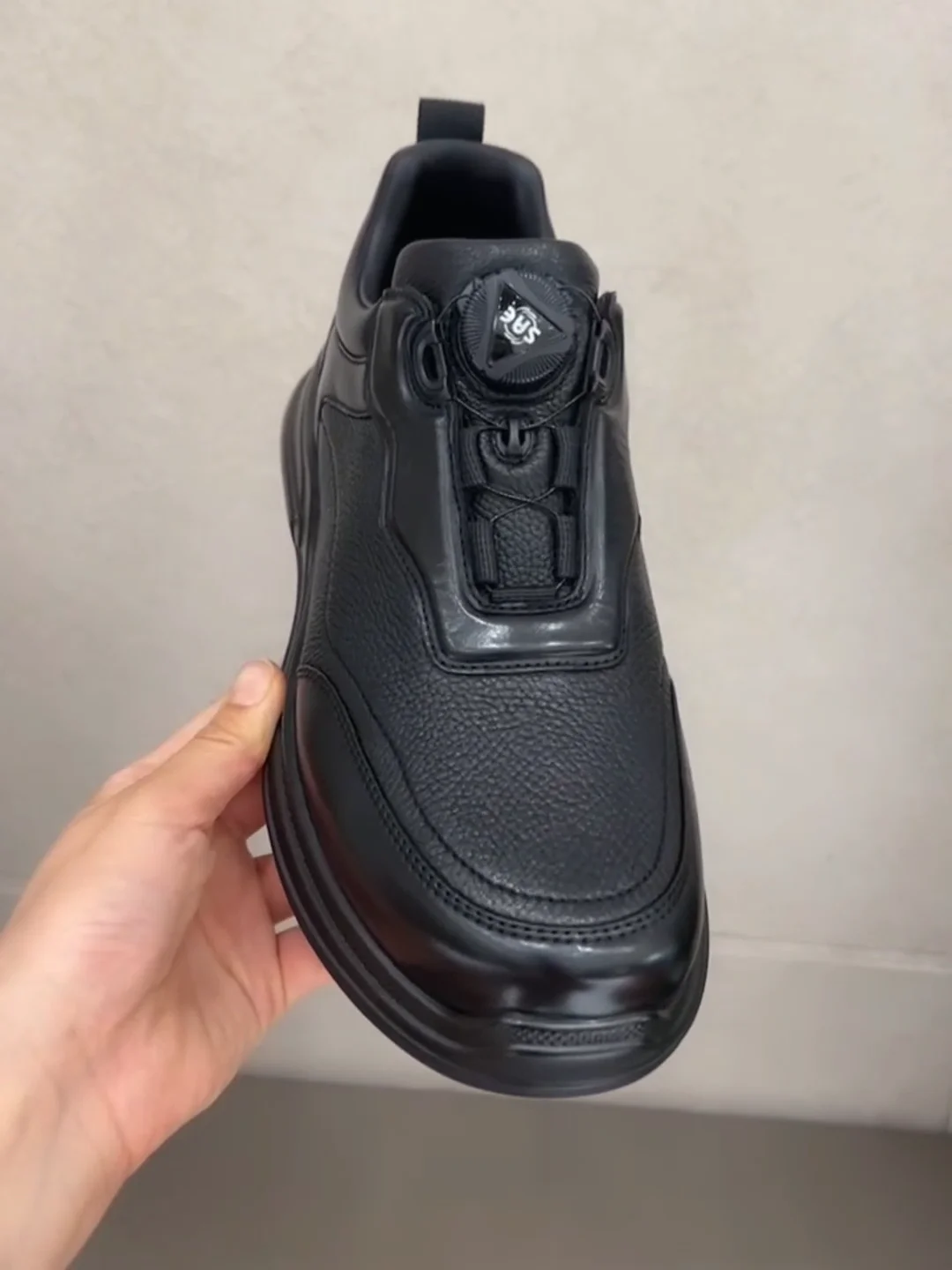 Новые мужские повседневные туфли 21291 из натуральной кожи: комфортные, высококачественные, модные, с вращающейся пряжкой, для делового стиля
Новые мужские повседневные туфли 21291 из натуральной кожи: комфортные, высококачественные, модные, с вращающейся пряжкой, для делового стиля