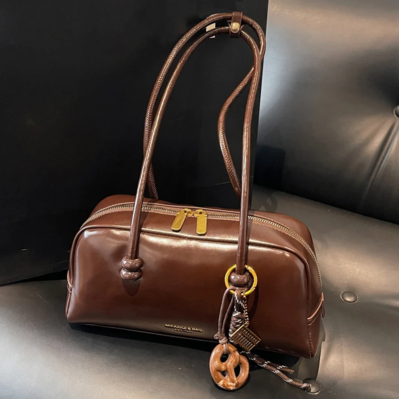 Модная сумка через плечо в стиле ретро большой вместимости, повседневная многофункциональная простая однотонная сумка для подмышек, с подвеской, подходит
Модная сумка через плечо в стиле ретро большой вместимости, повседневная многофункциональная простая однотонная сумка для подмышек, с подвеской, подходит