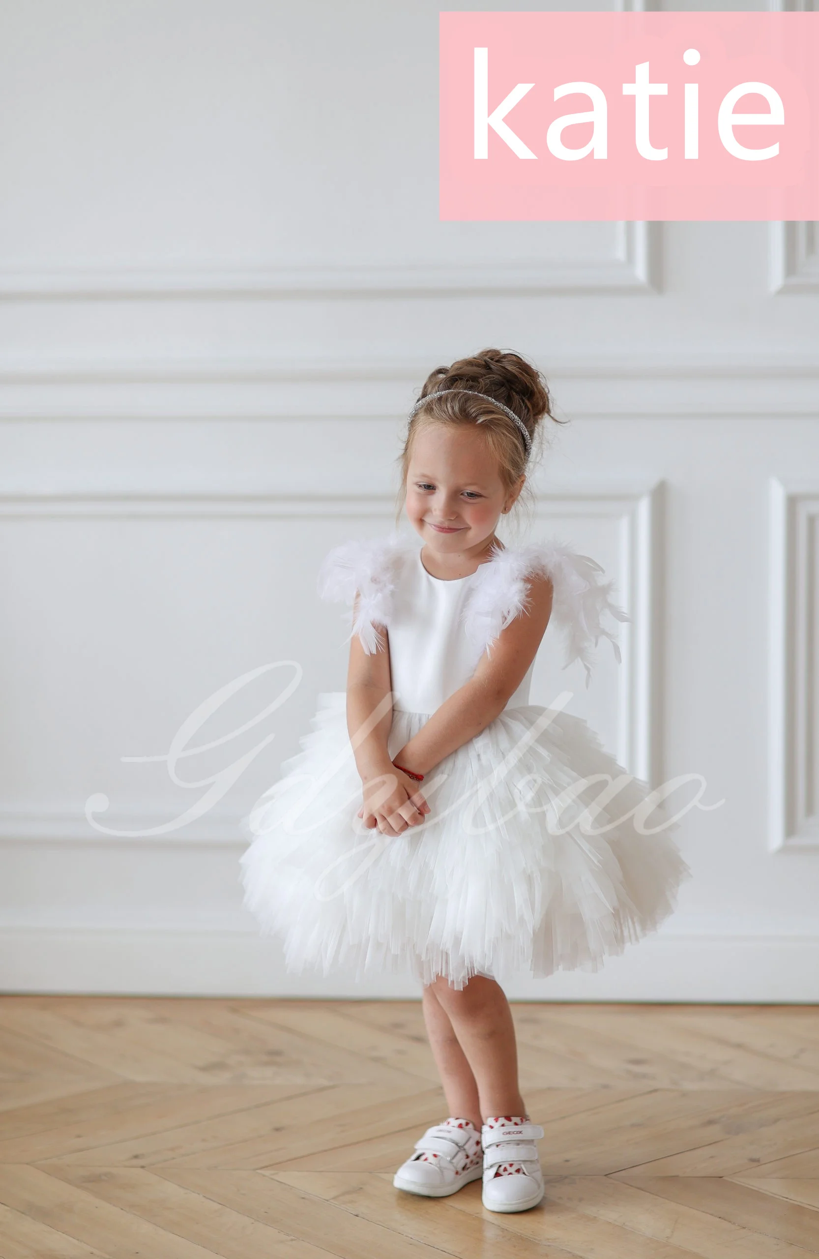 White Flower Girl Dress For Wedding Tulle Puffy With Feathers Sleevelss Princess Kids Birthday First Communion Ball Gowns
White Flower Girl Dress For Wedding Tulle Puffy With Feathers Sleevelss Princess Kids Birthday First Communion Ball Gowns