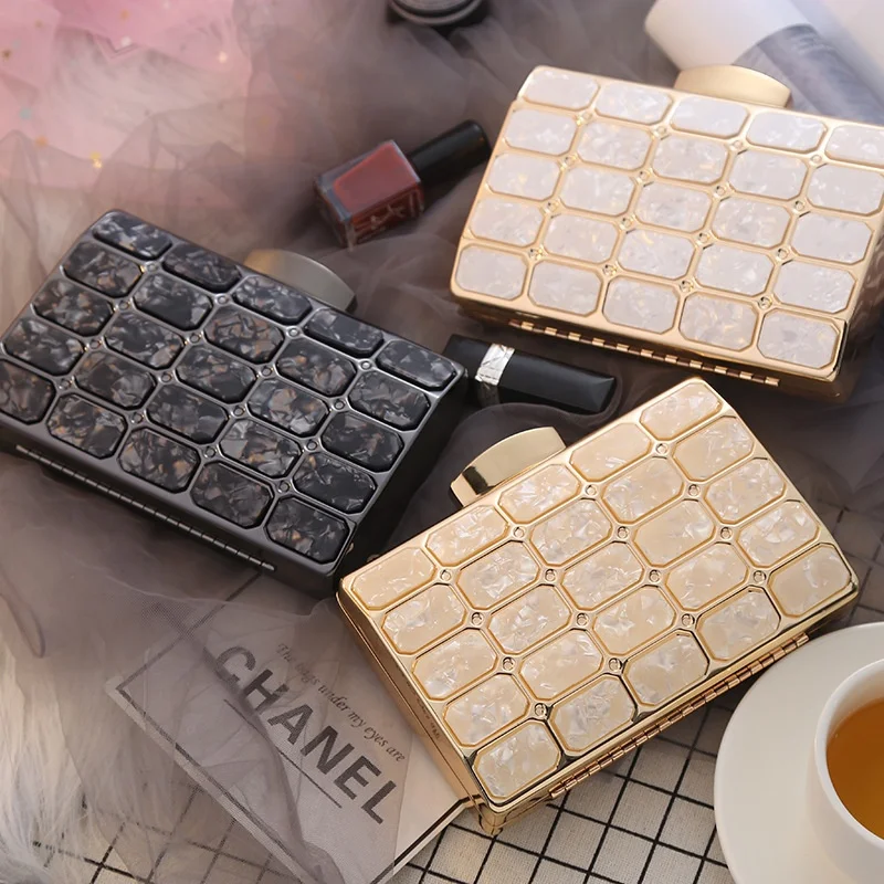 New One Shoulder Dinner Bag European And American Style Metal Chain Acrylic Square Clutch Evening Bag For Women
New One Shoulder Dinner Bag European And American Style Metal Chain Acrylic Square Clutch Evening Bag For Women