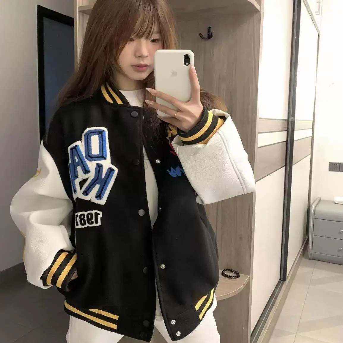 Куртка с американской вышивкой в стиле ретро, свободная посадка, осенне-зимнее бейсбольное пальто, модная брендовая молодежная куртка Sle Busin Ready
Куртка с американской вышивкой в стиле ретро, свободная посадка, осенне-зимнее бейсбольное пальто, модная брендовая молодежная куртка Sle Busin Ready