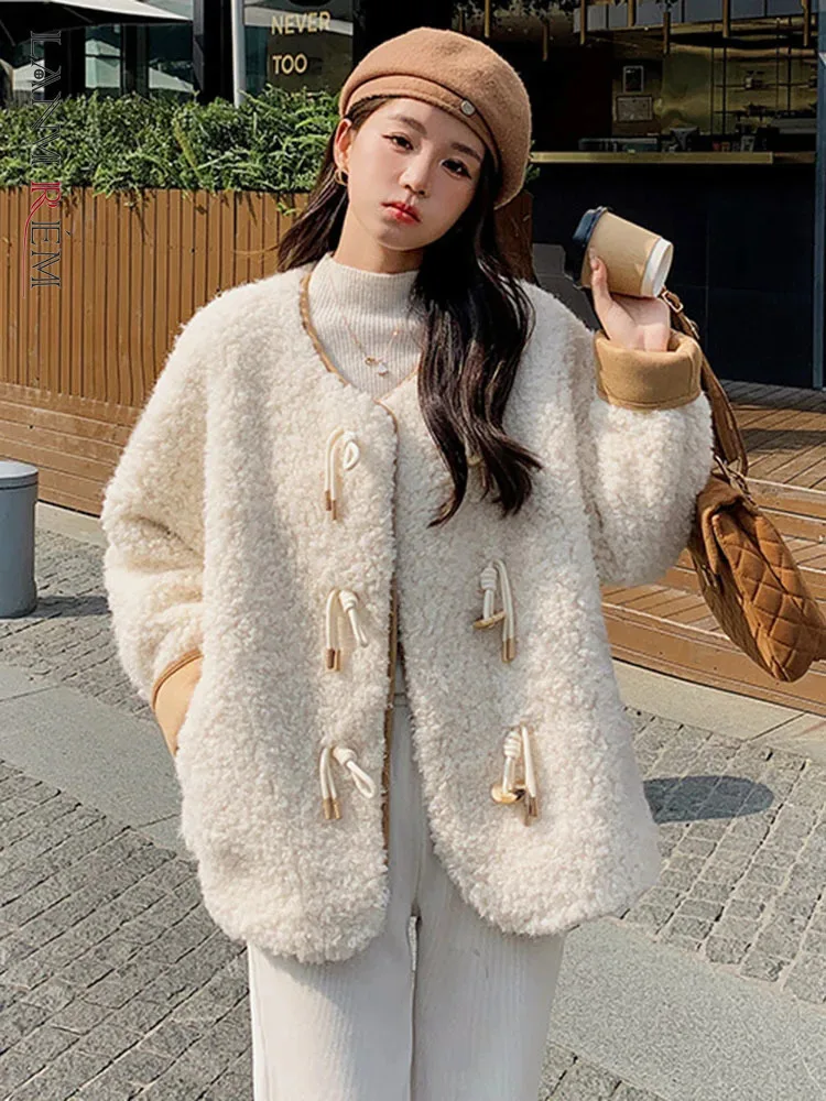 LANMREM Fashion Lamb Fur Warm Short Coat Women Round Neck Double Breasted Design White Jackets 2024 Winter New Clothing 2VV368
LANMREM Fashion Lamb Fur Warm Short Coat Women Round Neck Double Breasted Design White Jackets 2024 Winter New Clothing 2VV368