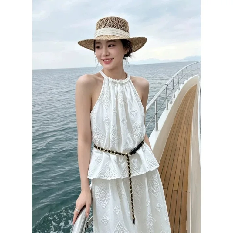 Loose Fit Embroidered Neckline Sleeveless Top Women's Summer Casual Cotton Vest Outerwear Fashion Style Chinese Production
Loose Fit Embroidered Neckline Sleeveless Top Women's Summer Casual Cotton Vest Outerwear Fashion Style Chinese Production