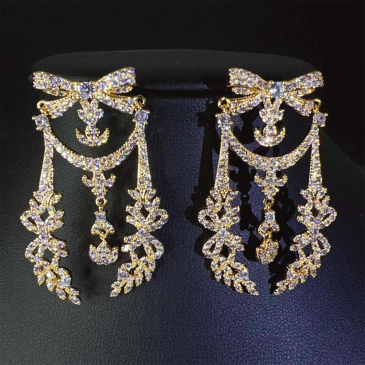 Sparkling cubic zirconia Chandelier dangle Earrings for women Heavy Crafted Luxury Statement earrings Wedding Evening Party
Sparkling cubic zirconia Chandelier dangle Earrings for women Heavy Crafted Luxury Statement earrings Wedding Evening Party