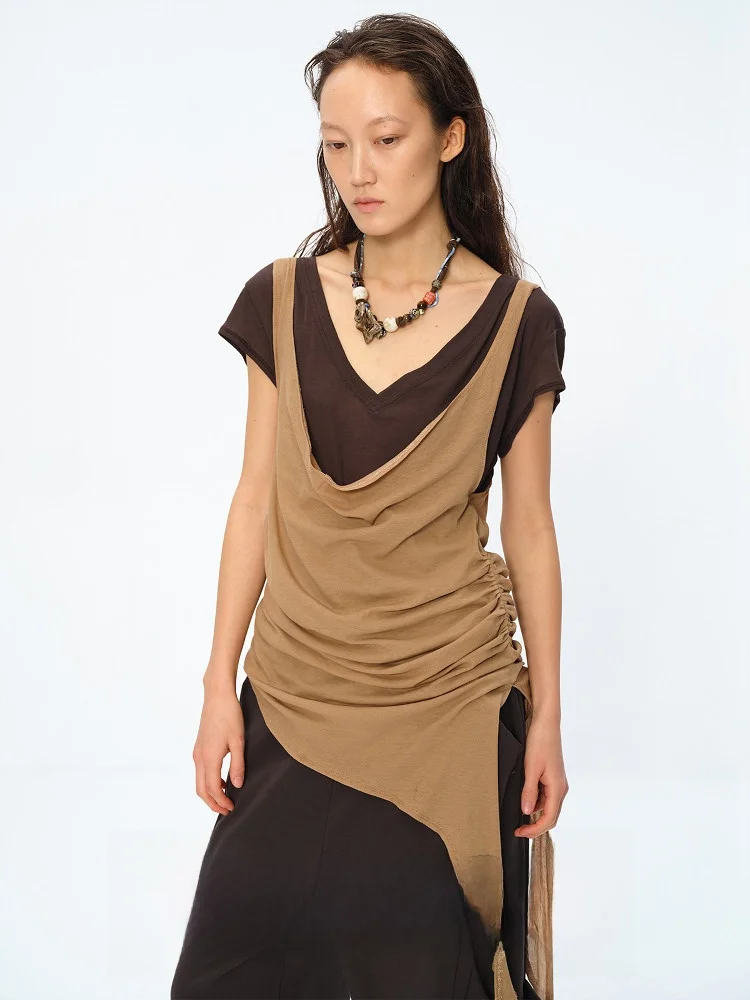 Комплект из двух предметов: футболка с V-образным вырезом, цветными блоками, коротким рукавом, разрезами и кружевной отделкой, а также хлопковый топ для повседневной носки с кружевным подолом.
Комплект из двух предметов: футболка с V-образным вырезом, цветными блоками, коротким рукавом, разрезами и кружевной отделкой, а также хлопковый топ для повседневной носки с кружевным подолом.