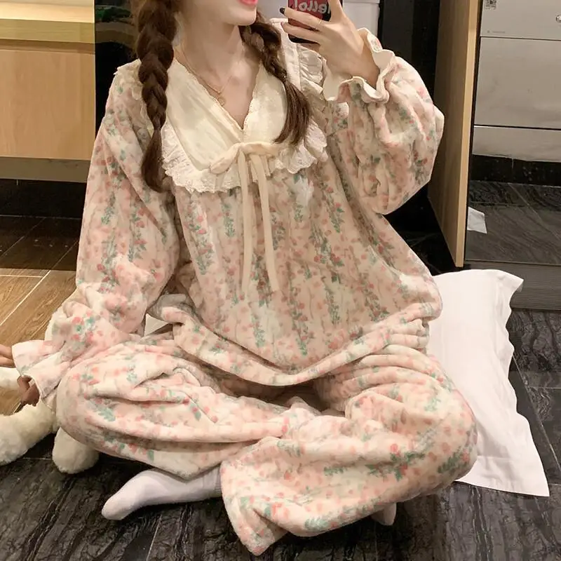 Kawaii аниме модные повседневные пижамы из кораллового флиса для женщин осенью и зимой сексуальный пижамный комплект утепленный теплый стиль принцессы
Kawaii аниме модные повседневные пижамы из кораллового флиса для женщин осенью и зимой сексуальный пижамный комплект утепленный теплый стиль принцессы