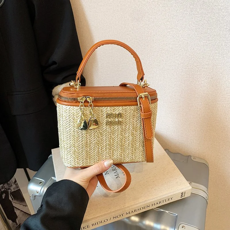 Роскошная дизайнерская сумка для женщин из кожи премиум-класса, элегантная сумка с верхней ручкой и съемным плечевым ремнем для универсальности
Роскошная дизайнерская сумка для женщин из кожи премиум-класса, элегантная сумка с верхней ручкой и съемным плечевым ремнем для универсальности