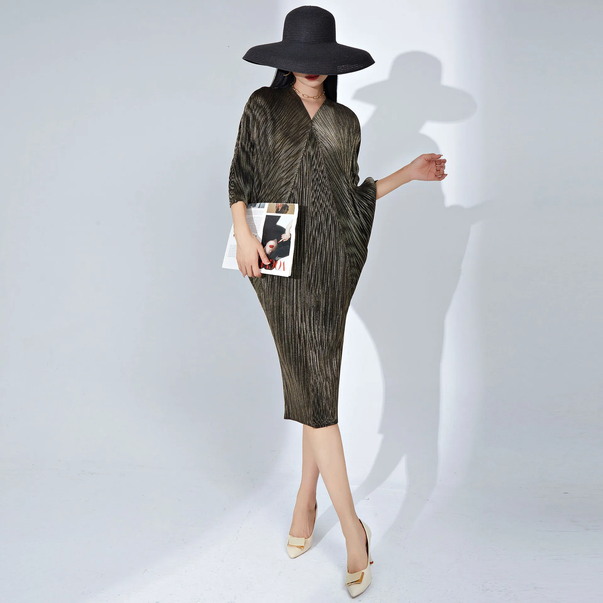 Elegant Pleated Midi Dress Asymmetrical V-Neck Batwing Sleeve Gown Metal Luster High Waist Skirt for Women Summer Season
Elegant Pleated Midi Dress Asymmetrical V-Neck Batwing Sleeve Gown Metal Luster High Waist Skirt for Women Summer Season