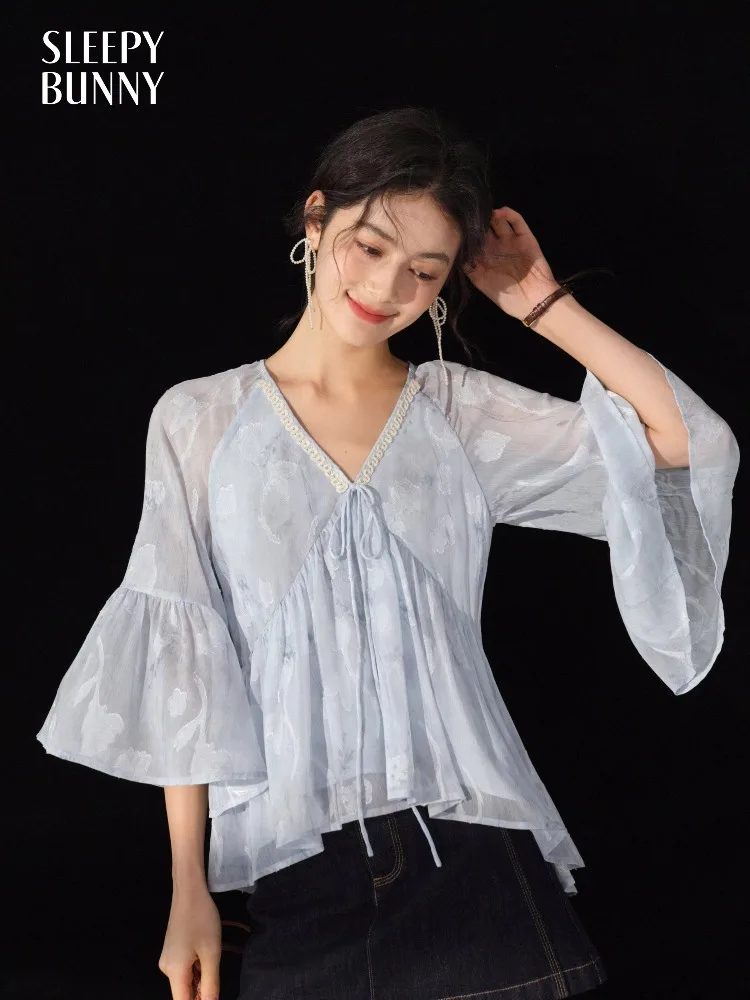 Elegant Ruffled V Neck Blouse Lightweight Chiffon Patchwork Top Casual Loose Fit Long Sleeve Shirt for Women Autumn Daily Wear
Elegant Ruffled V Neck Blouse Lightweight Chiffon Patchwork Top Casual Loose Fit Long Sleeve Shirt for Women Autumn Daily Wear
