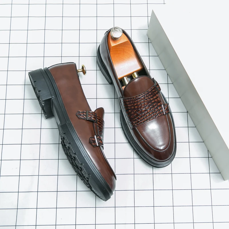 Мужская официальная обувь в британском стиле, однотонная модная повседневная деловая обувь с острым носком и двойной пряжкой
Мужская официальная обувь в британском стиле, однотонная модная повседневная деловая обувь с острым носком и двойной пряжкой