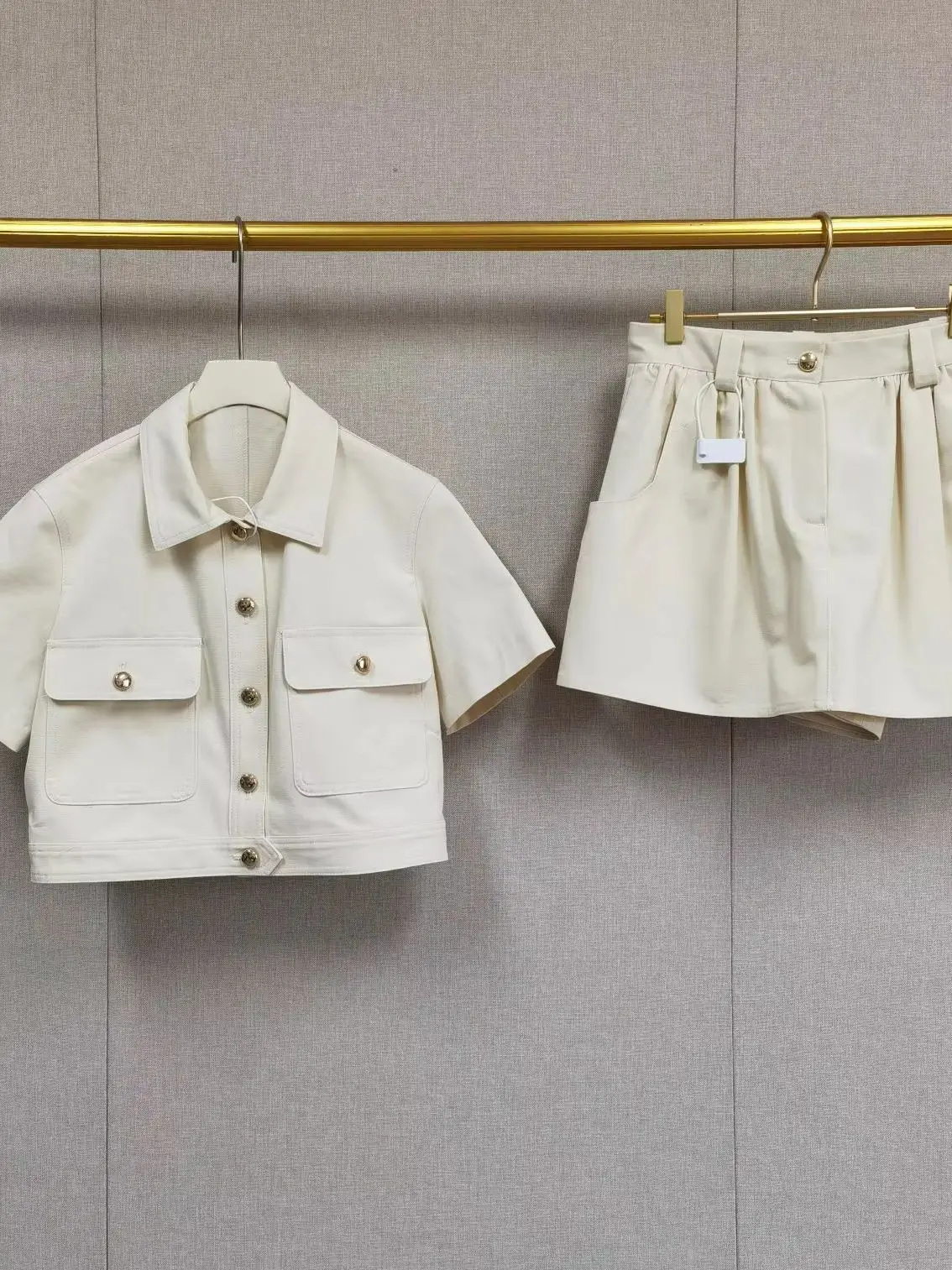 Spring/Summer Women Turn-down Collar Short Sleeve Solid Set Single Breasted Pocket Shirt + High Waist A-line Fashion Mini Skirt
Spring/Summer Women Turn-down Collar Short Sleeve Solid Set Single Breasted Pocket Shirt + High Waist A-line Fashion Mini Skirt