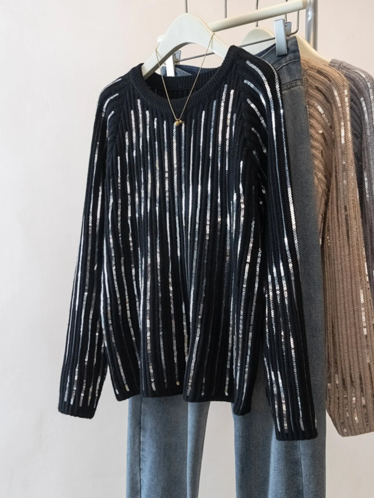Shiny Sequin Knit Sweater Women's Spring Autumn Heavy Work Large Size Trendy Top Bottoming Shirt Comfortable Loose Fit
Shiny Sequin Knit Sweater Women's Spring Autumn Heavy Work Large Size Trendy Top Bottoming Shirt Comfortable Loose Fit
