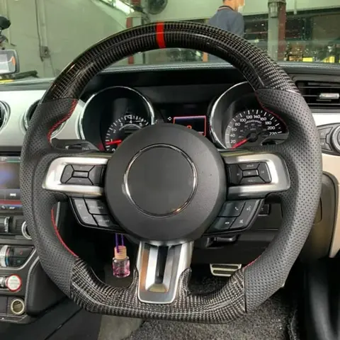 Volante de fibra de carbono Real de cuero perforado rojo apto para Ford Mustang GT EcoBoost Shelby 2015-2023 volante de carreras deportivo