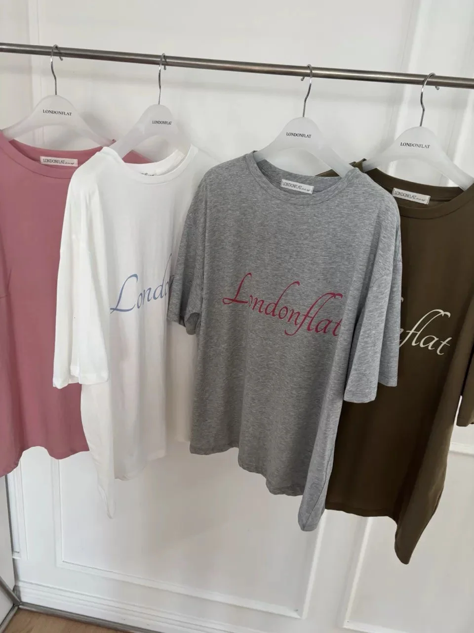 London Home Letter Print T-Shirt Loose Fit round Neck Short Sleeve Women's Casual Style Breathable Cotton Summer New Arrival
London Home Letter Print T-Shirt Loose Fit round Neck Short Sleeve Women's Casual Style Breathable Cotton Summer New Arrival