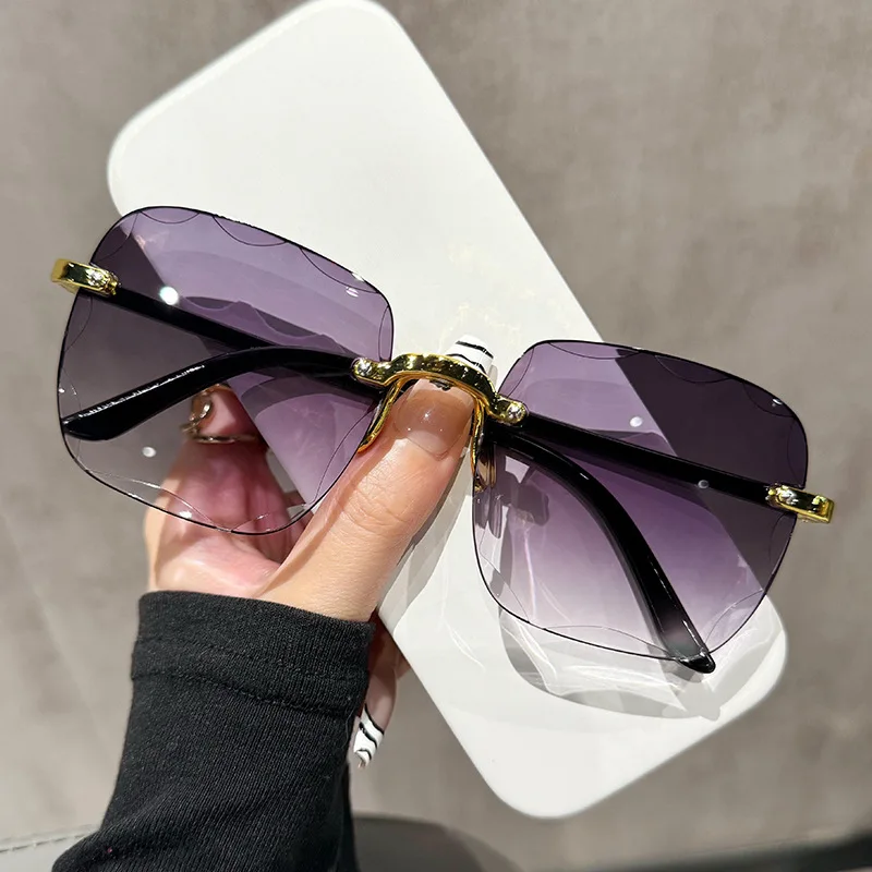 Square Rimless Sunglasses Women Luxury Brand Designer Summer Red Glasses Fashion Sun glasses For Men UV400 Shades
Square Rimless Sunglasses Women Luxury Brand Designer Summer Red Glasses Fashion Sun glasses For Men UV400 Shades