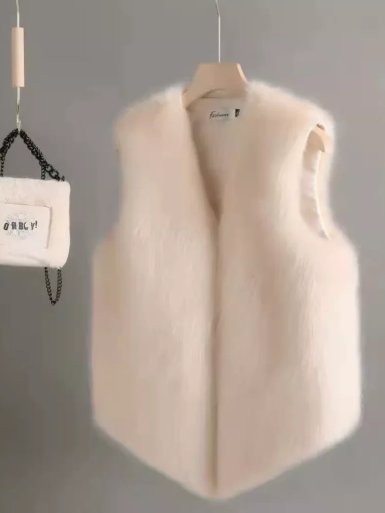 Женский жилет из искусственного меха, корейский дизайн, утягивающий силуэт, высокое качество, модный, молодежный, элегантный, стильный, зимняя коллекция
Женский жилет из искусственного меха, корейский дизайн, утягивающий силуэт, высокое качество, модный, молодежный, элегантный, стильный, зимняя коллекция