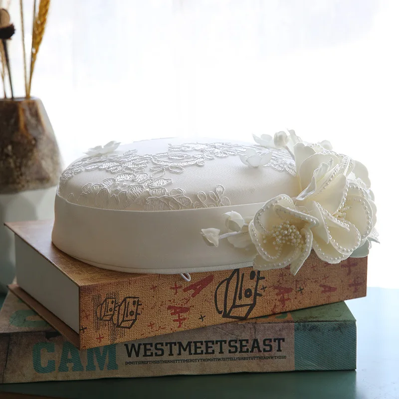 Французский головной убор в стиле Одри Хепберн: белый цветочный мини-шляпка для женщин, винтажный фасинатор для свадеб и торжеств в британском стиле
Французский головной убор в стиле Одри Хепберн: белый цветочный мини-шляпка для женщин, винтажный фасинатор для свадеб и торжеств в британском стиле