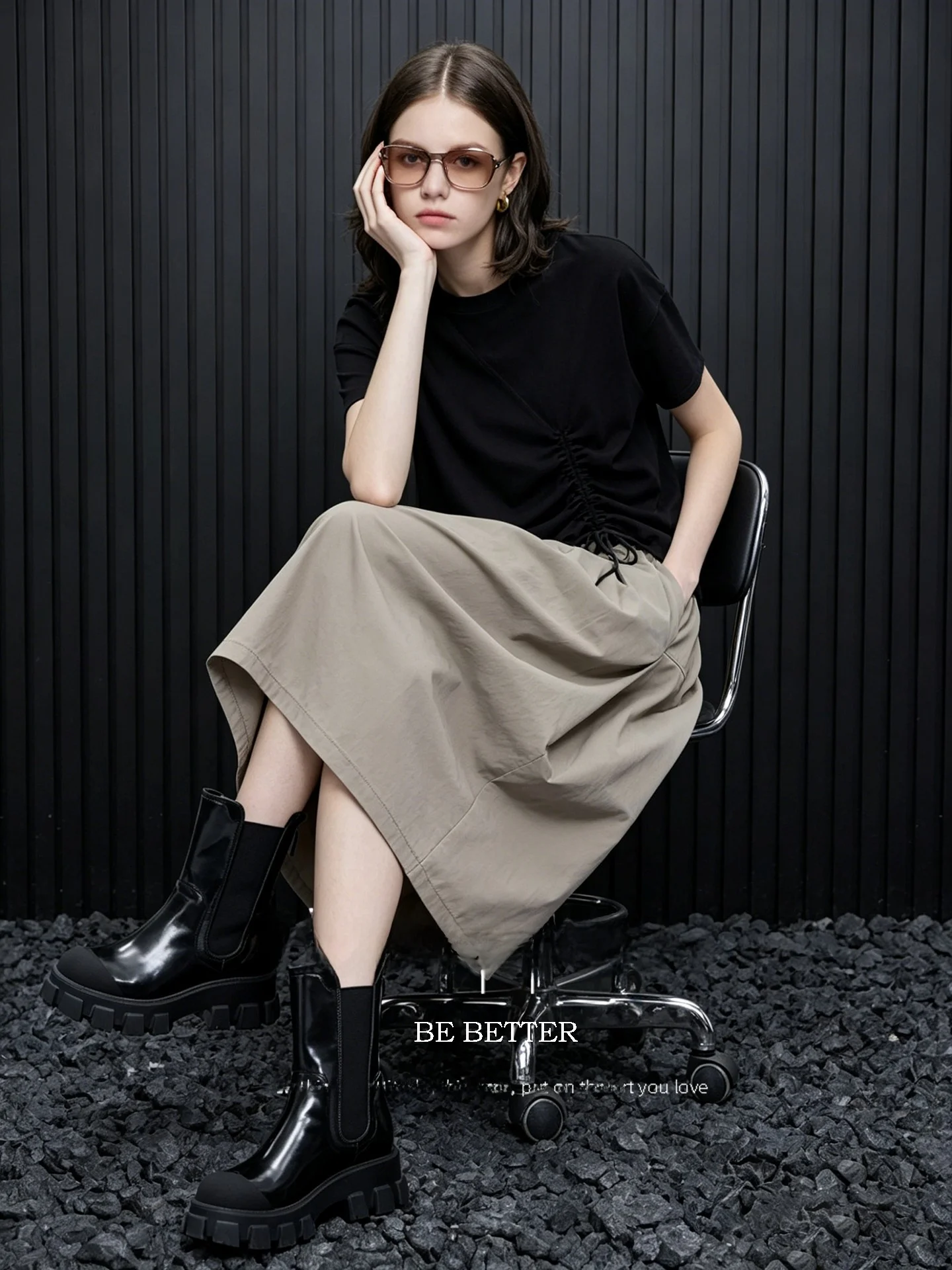Huaappuw Casual Versatile Set 2026 Summer New Black Drawstring Short Sleeve Skirt Top Fashionable Commute Style Women's ...
Huaappuw Casual Versatile Set 2026 Summer New Black Drawstring Short Sleeve Skirt Top Fashionable Commute Style Women's ...