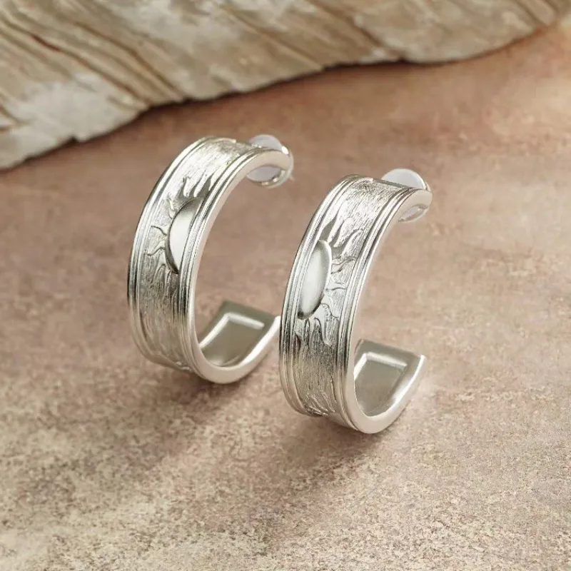 Rising Sun Matte Engraved Earrings Light Luxury High-end Ring Earrings Women's Niche Design Temperament Versatile Earrings
Rising Sun Matte Engraved Earrings Light Luxury High-end Ring Earrings Women's Niche Design Temperament Versatile Earrings